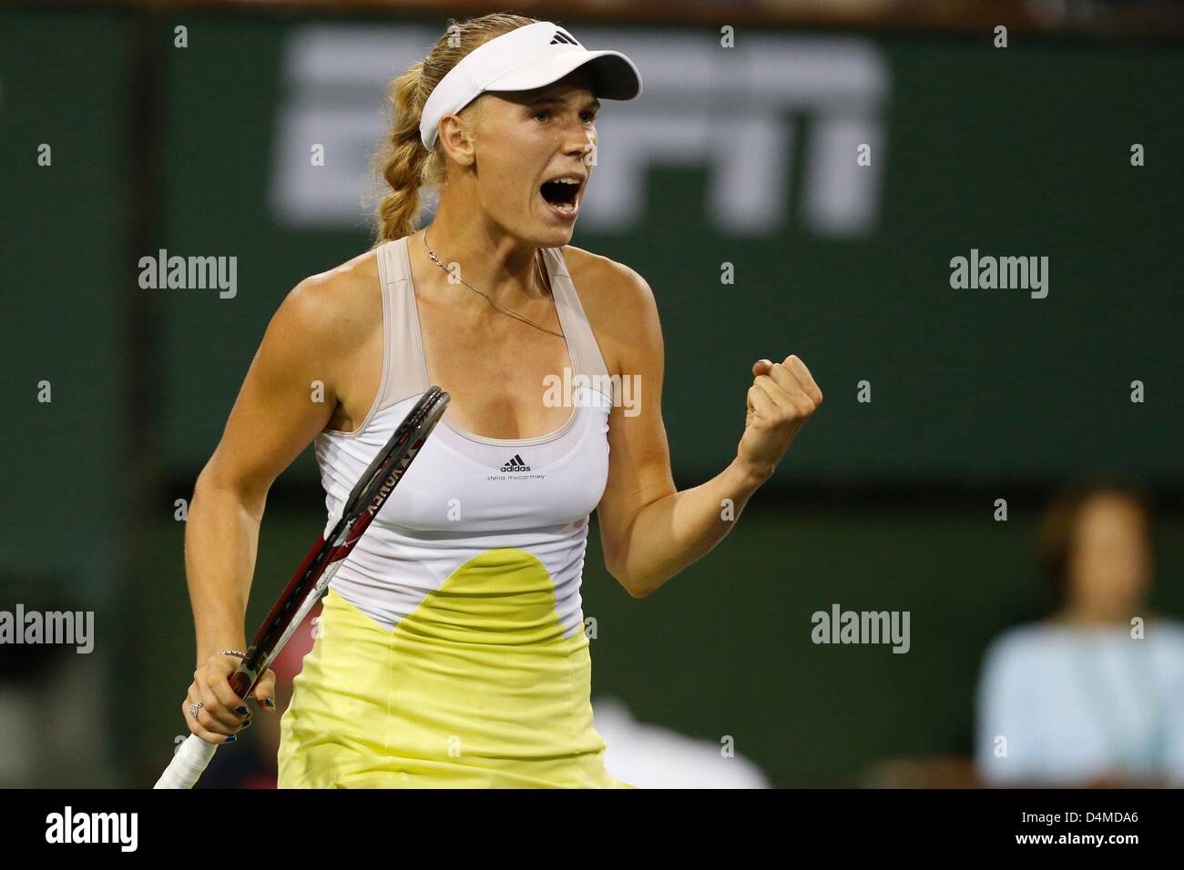 15 mars 2013 : Caroline Wozniacki de Danemark réagit à gagner un point contre Angelique Kerber de l'Allemagne au cours de la BNP Paribas Open à Indian Wells Tennis Garden à Indian Wells, Californie Banque D'Images