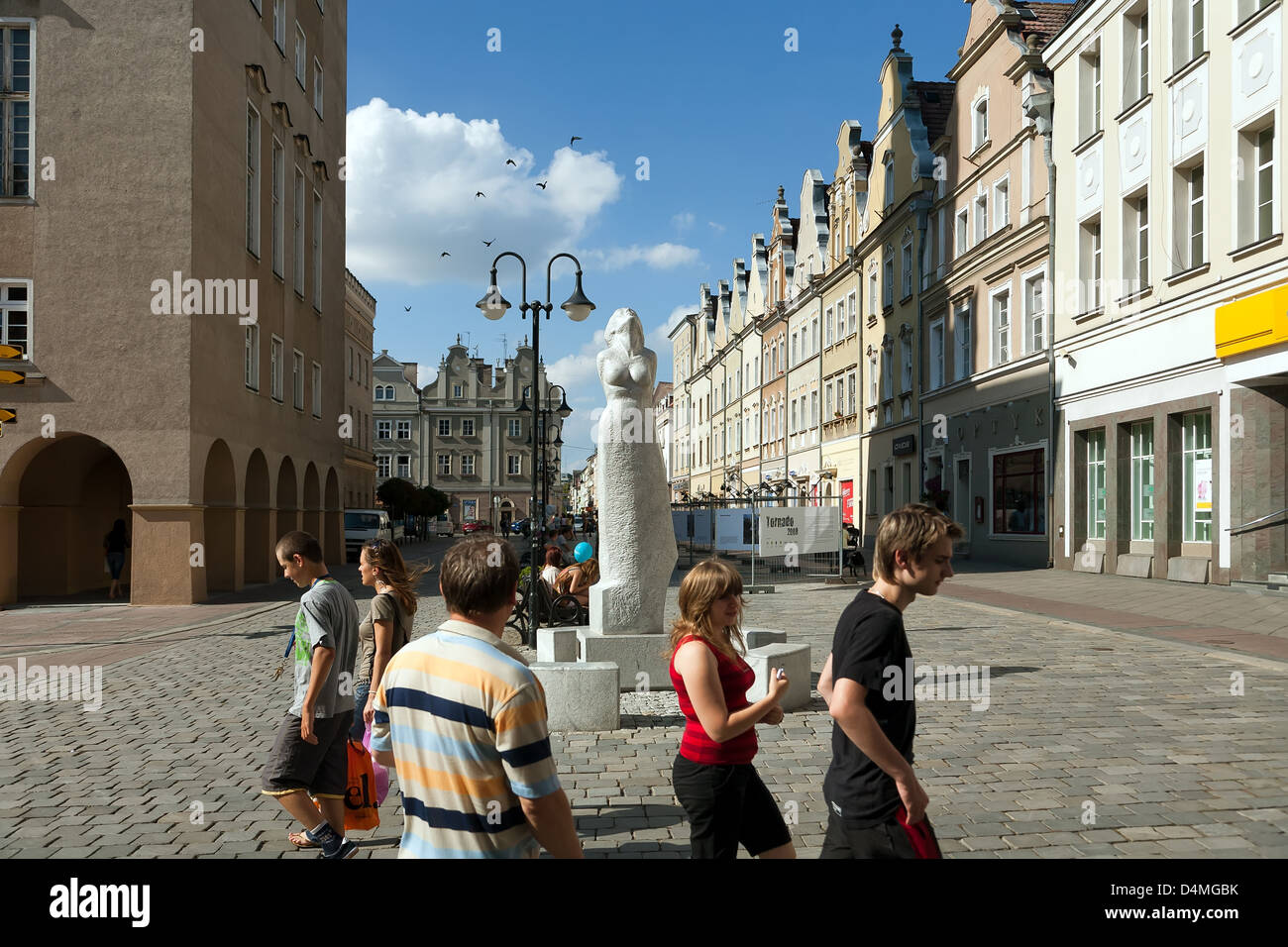 Opole, Pologne, les passants sur le marché Banque D'Images