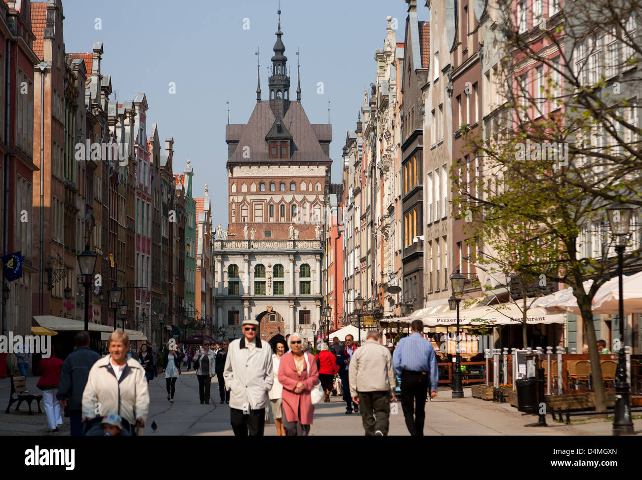 Gdansk, Pologne, Long Street et le Golden Gate, dans l'arrière-plan le Musée de l'Ambre Banque D'Images