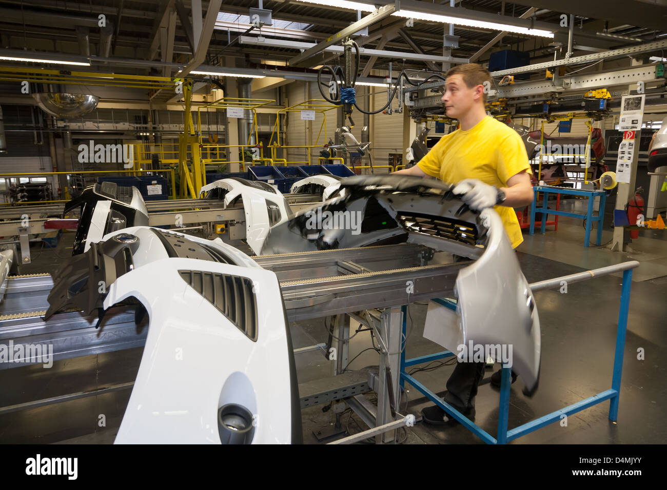 Saarlouis, Allemagne, l'usine de Ford à Saarlouis, pare-chocs de production Banque D'Images