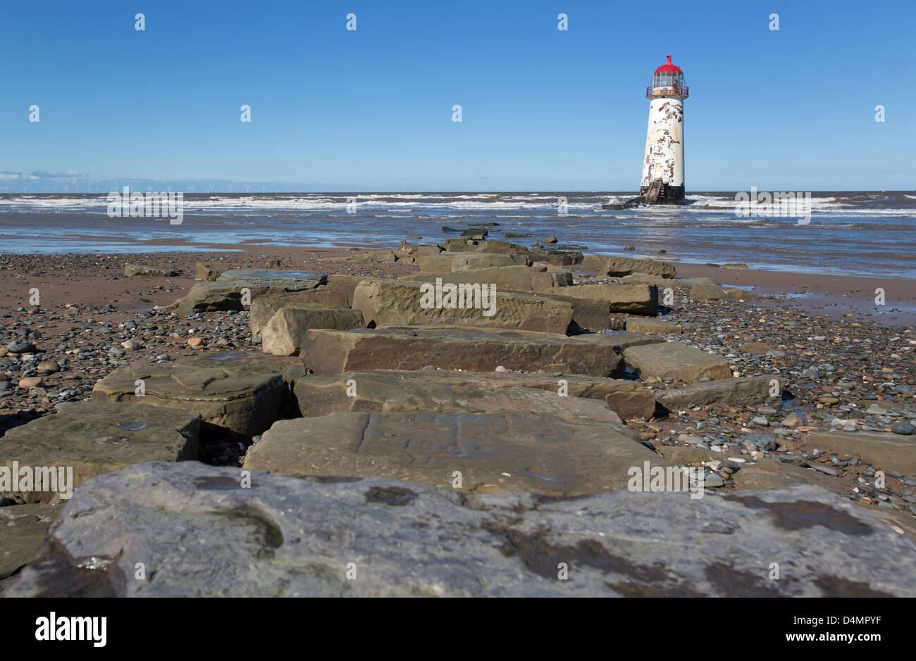 Le sentier du littoral du pays de Galles dans le Nord du Pays de Galles. Vue pittoresque du point de phare de Talacre Beach à Ayr. Banque D'Images