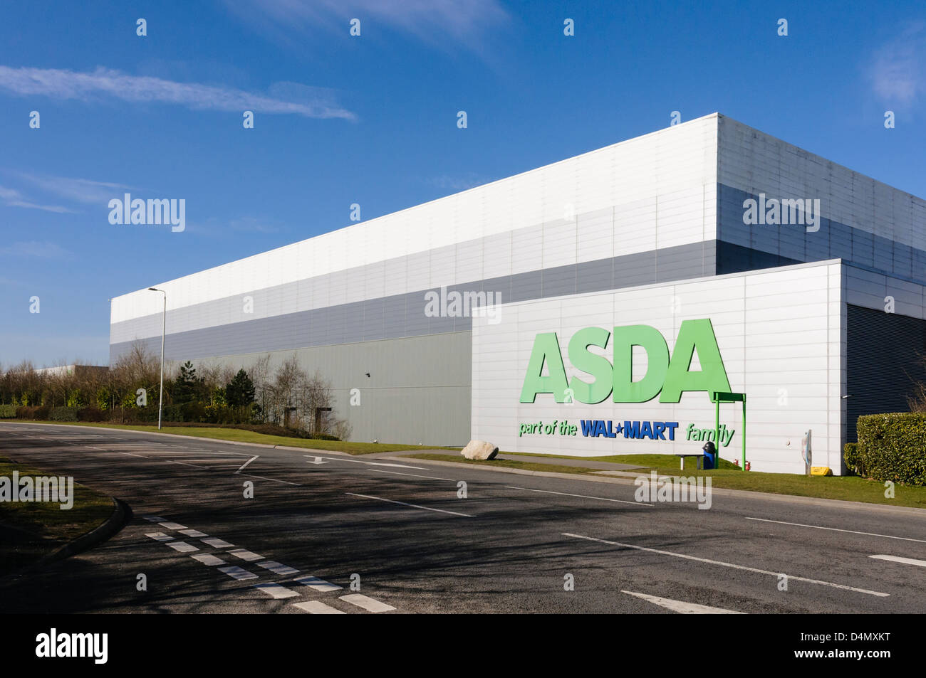 Grand centre de distribution Asda, Daventry (terminal de fret ferroviaire international DIRFT). Banque D'Images