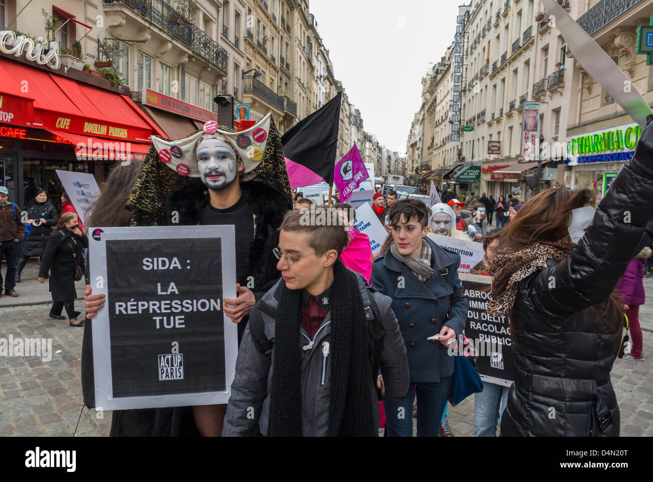 Paris, France, foule, Marche, protestation de N.G. français contre la loi anti-prostitution interdisant la sollicitation passive pour les clients, Act Up Paris, activisme des femmes Banque D'Images