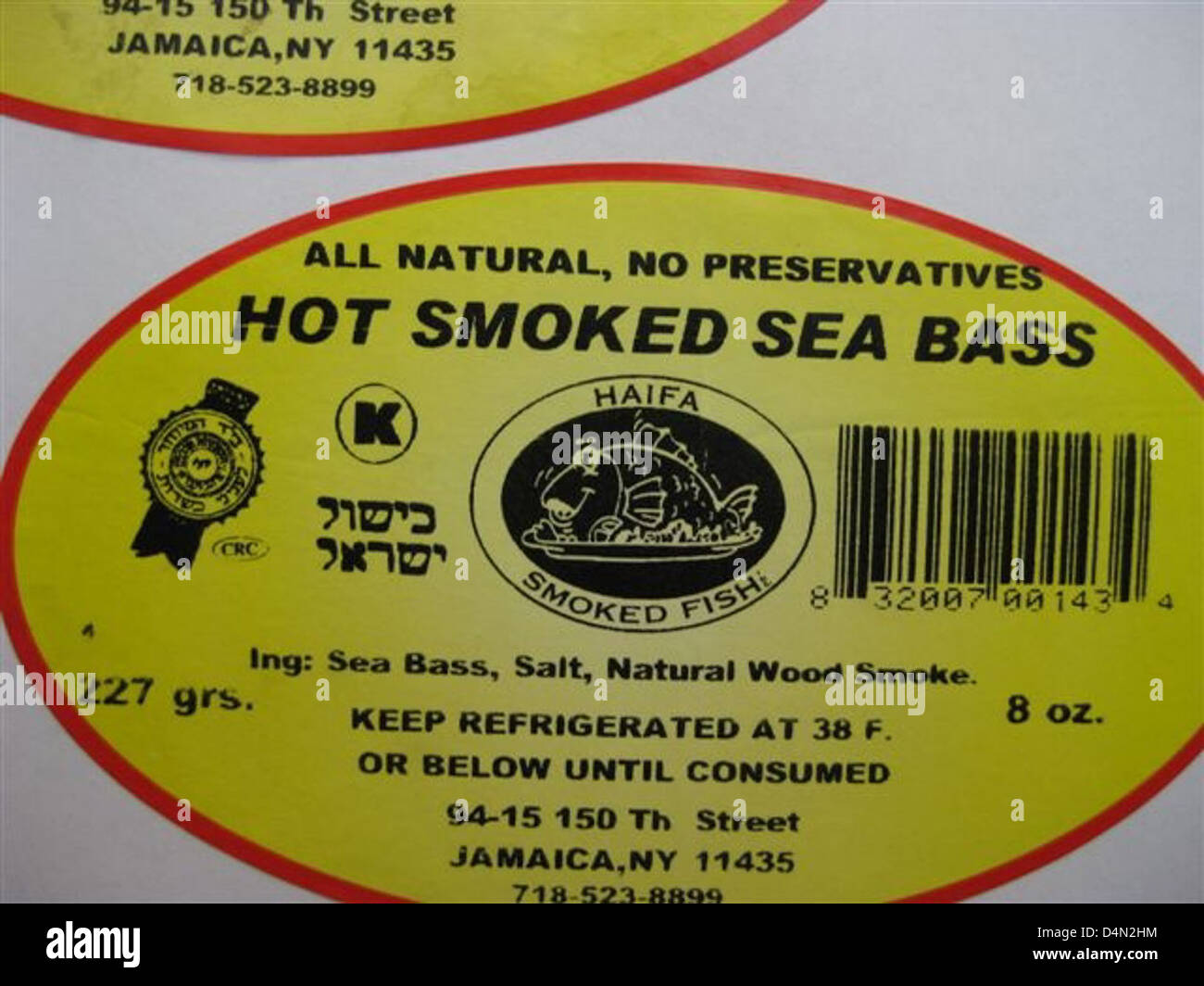 D&M Smoked Fish Inc., faisant affaire sous le nom de Haifa Smoked Fish, a rappelé certains produits de poisson fumé en raison de problèmes potentiels de salubrité alimentaire. Le rappel est une mesure de précaution visant à protéger les consommateurs contre une contamination possible. Les produits touchés ont été vendus sous la marque Haïfa. Les consommateurs doivent jeter ou retourner les articles concernés pour un remboursement complet. Banque D'Images