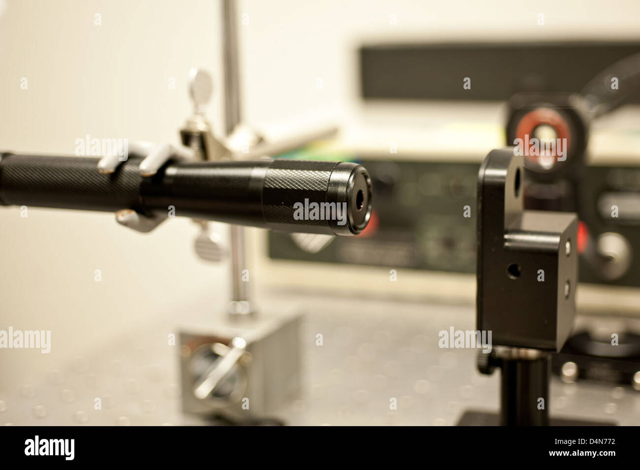 Le laboratoire de thérapeutique optique et de nanophotonique médicale se concentre sur l'avancement des technologies basées sur la lumière pour les traitements médicaux. Leurs recherches explorent la sécurité optique et les thérapies innovantes pour divers problèmes de santé. Banque D'Images