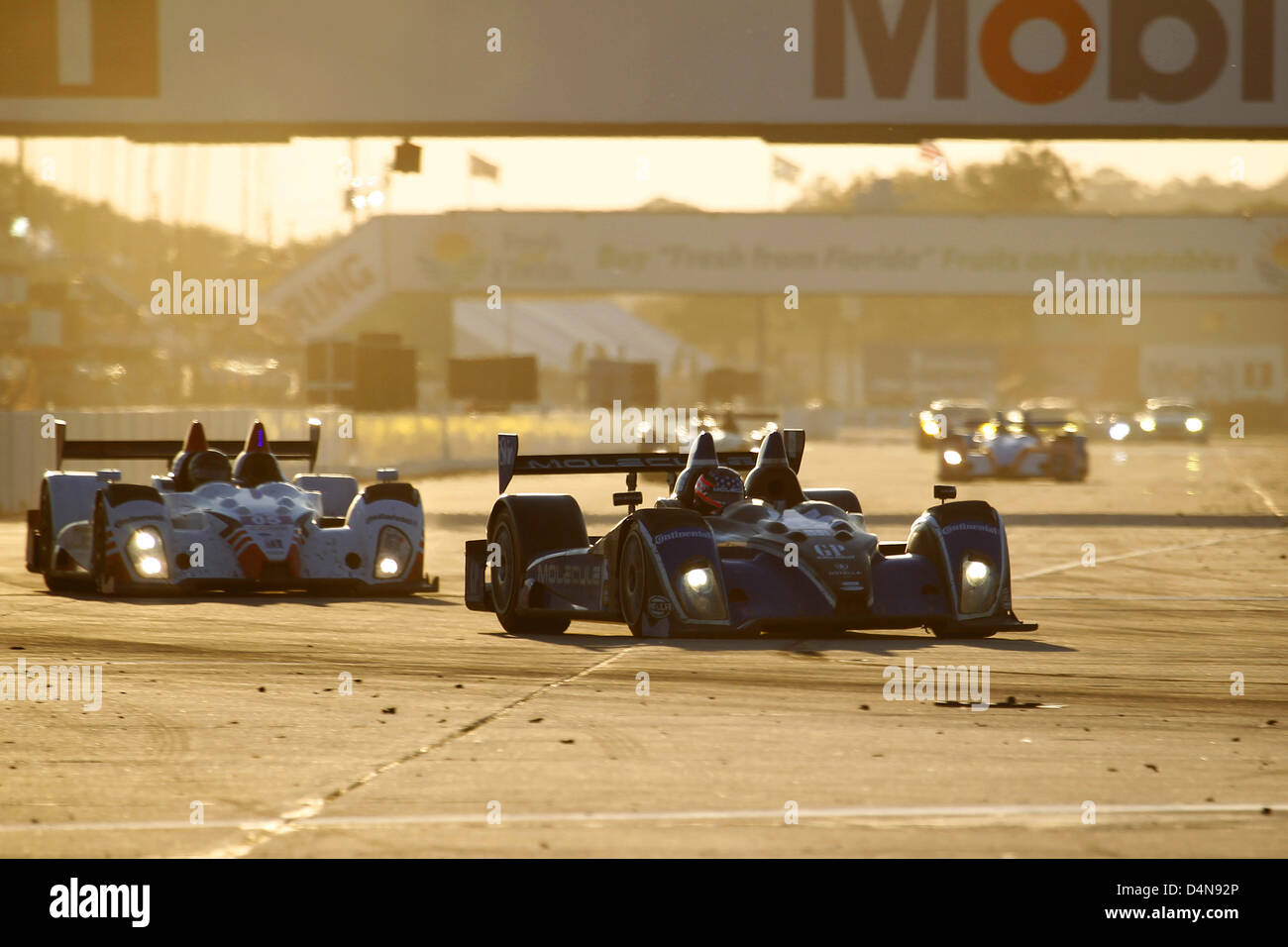 16 mars 2013 - Sebring, Floride, États-Unis - l'AUMÔNE Journée 1 12 Heures de Sebring Sebring,,FL, du 13 au 16 mars 2013, DAVID CHENG, MIKE GUASCH, DAVID OSTELLA, PR1 Mathiasen Motorsports ORECA FLM09, Jonathan Bennett, Colin BRAUN, Mark Wilkins, CORE Autosport ORECA FLM09 (crédit Image : © Ron Bijlsma/ZUMAPRESS.com) Banque D'Images