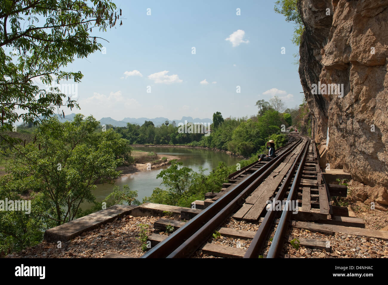 Kanchanaburi, Thaïlande, ligne de chemin de fer historique sur les rives de la Rivière Kwai Banque D'Images