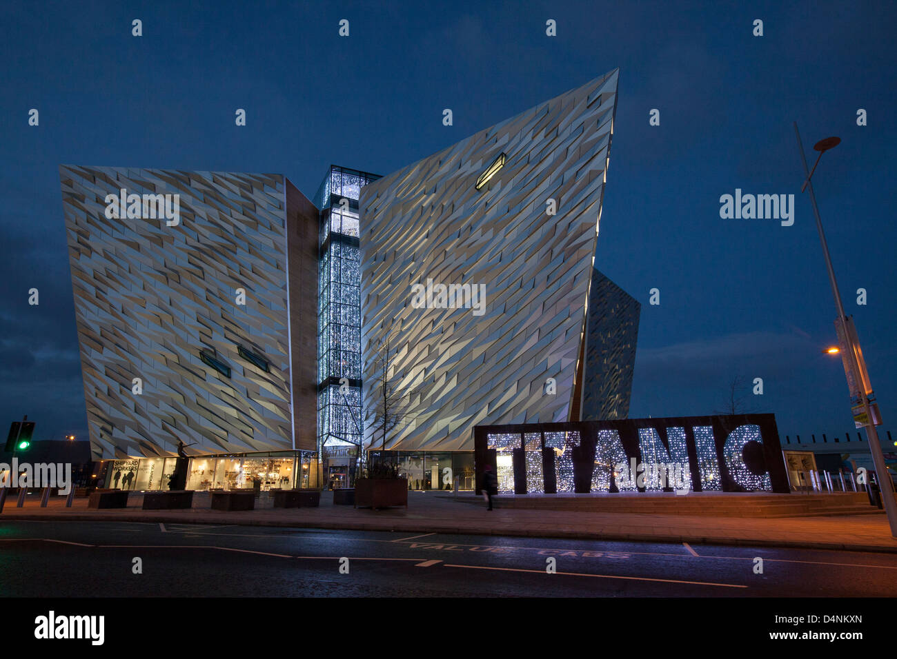 Une soirée sur le Titanic Museum à Belfast. Banque D'Images