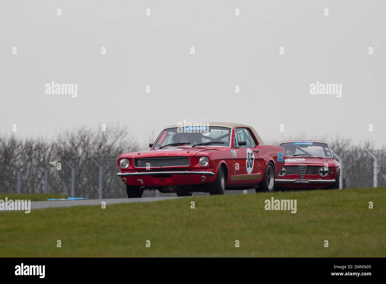 17.03.2013 Donington Park Derby en Angleterre. Sports Car Club historique 80e anniversaire de la réunion. Historique ByBx Touring Car Championship. # 35 Richard Dutton - Ford Mustang Banque D'Images