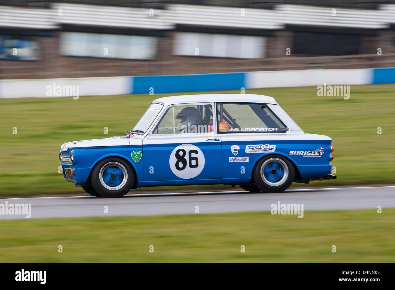17.03.2013 Donington Park Derby en Angleterre. Sports Car Club historique 80e anniversaire de la réunion. Historique ByBx Touring Car Championship. # 86 Andrew Jones - Singer Chamois Banque D'Images
