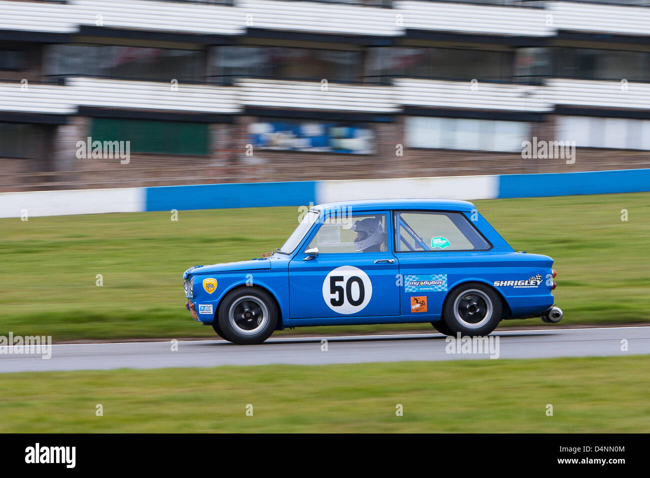 17.03.2013 Donington Park Derby en Angleterre. Sports Car Club historique 80e anniversaire de la réunion. Historique ByBx Touring Car Championship. # 50 Simon Benoy - Hillman Imp Banque D'Images