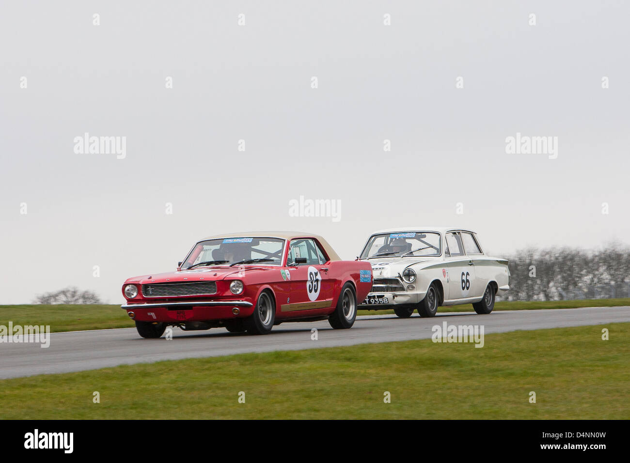 17.03.2013 Donington Park Derby en Angleterre. Sports Car Club historique 80e anniversaire de la réunion. Historique ByBx Touring Car Championship. # 35 Richard Dutton - Ford Mustang Banque D'Images