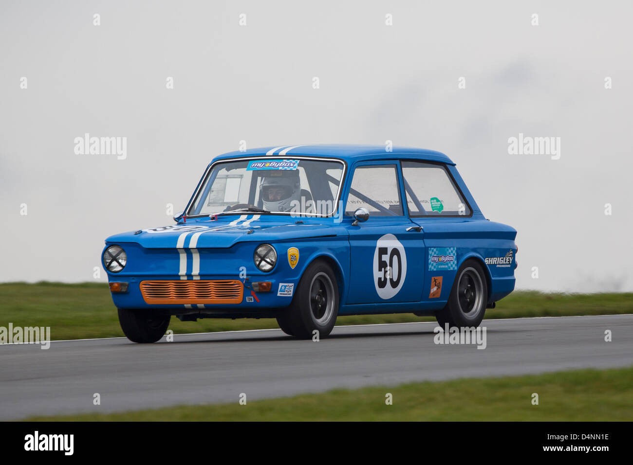 17.03.2013 Donington Park Derby en Angleterre. Sports Car Club historique 80e anniversaire de la réunion. Historique ByBx Touring Car Championship. # 50 Simon Benoy - Hillman Imp Banque D'Images