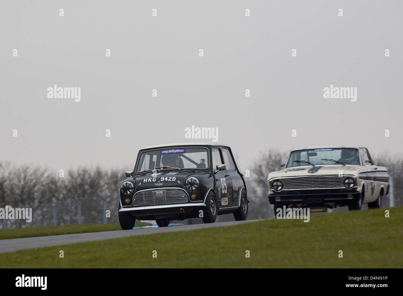 17.03.2013 Donington Park Derby en Angleterre. Sports Car Club historique 80e anniversaire de la réunion. Historique ByBx Touring Car Championship. # 85 Roger Godfrey - Austin Cooper S Banque D'Images