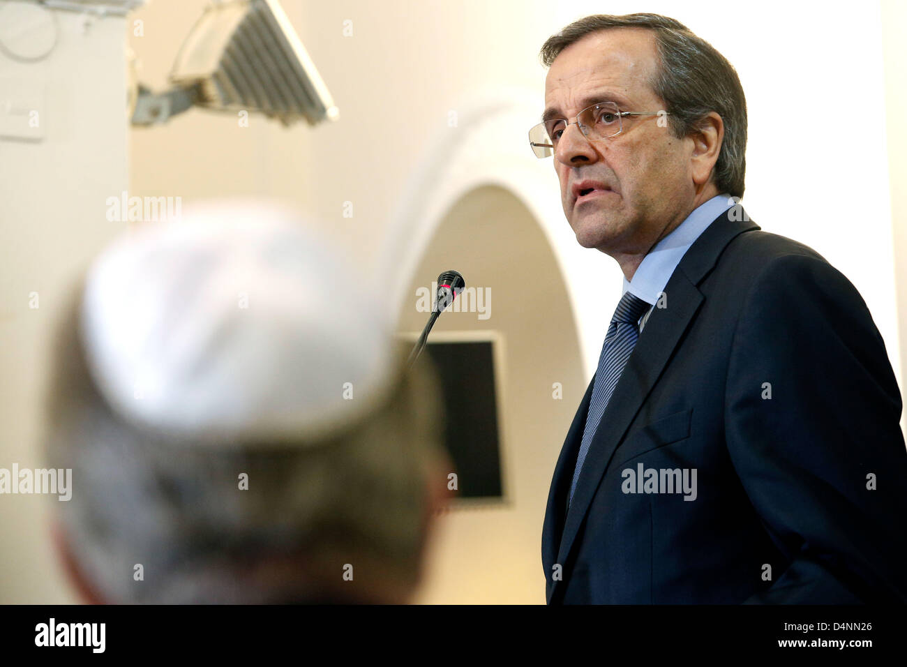 Les Juifs grecs commémorer 70e anniversaire de la déportation à Auschwitz. Le premier ministre grec Antonis Samaras a participé à la commémoration à Thessalonique est Monastirioton Synagogue. Le 15 mars 1943, les Nazis ont envoyé le premier convoi de quelque 4 000 Juifs de Thessalonique pour le camp de la mort d'Auschwitz-Birkenau. En août, 49 000 hors de la ville avant la guerre de 55 000 juifs avaient été déportés. Moins de 2 000 ont survécu. Thessalonique, Grèce. Le 17 mars 2013. Banque D'Images