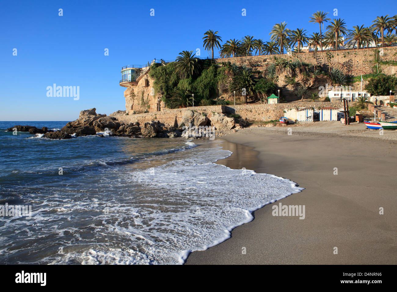 Calahonda Beach et du Balcon de Europa à Nerja sur la Costa del Sol dans la province de Malaga, Espagne Banque D'Images