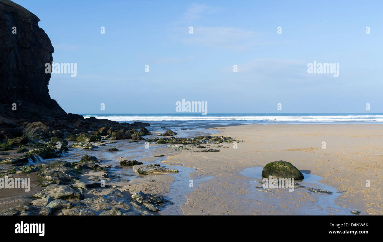 La plage de Porth chapelle sur la côte nord de Cornwall England UK Banque D'Images