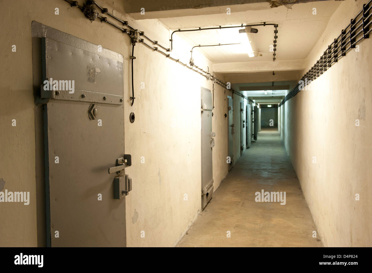 Bloc de cellules à l'ancien camp spécial NKVD soviétique Berlin-Hohenschoenhausen, Allemagne Banque D'Images