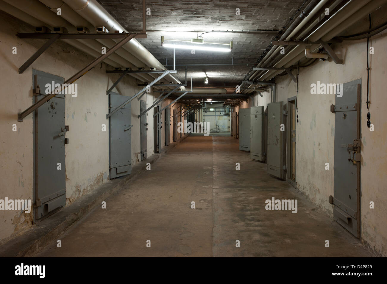 Bloc de cellules à l'ancien camp spécial NKVD soviétique Berlin-Hohenschoenhausen, Allemagne Banque D'Images