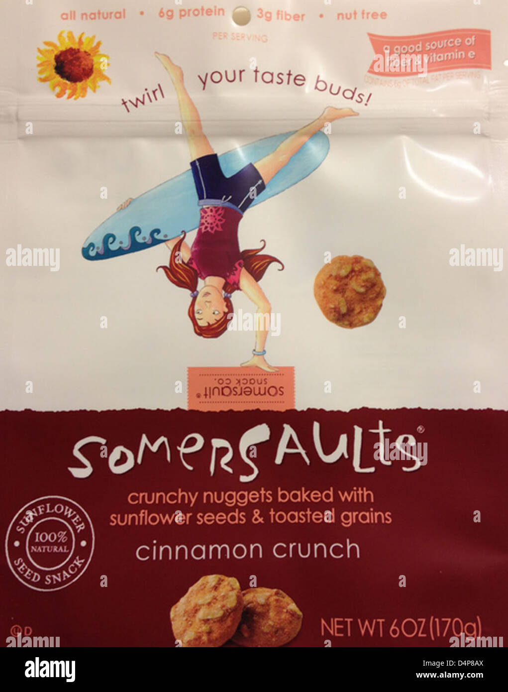 Snack Co Food LLC a émis un rappel pour certains produits de grignotage en raison de la présence d'un allergène non divulgué. Les consommateurs qui ont acheté ces produits devraient vérifier les lots affectés et les retourner pour un remboursement afin d'éviter les réactions allergiques. Banque D'Images