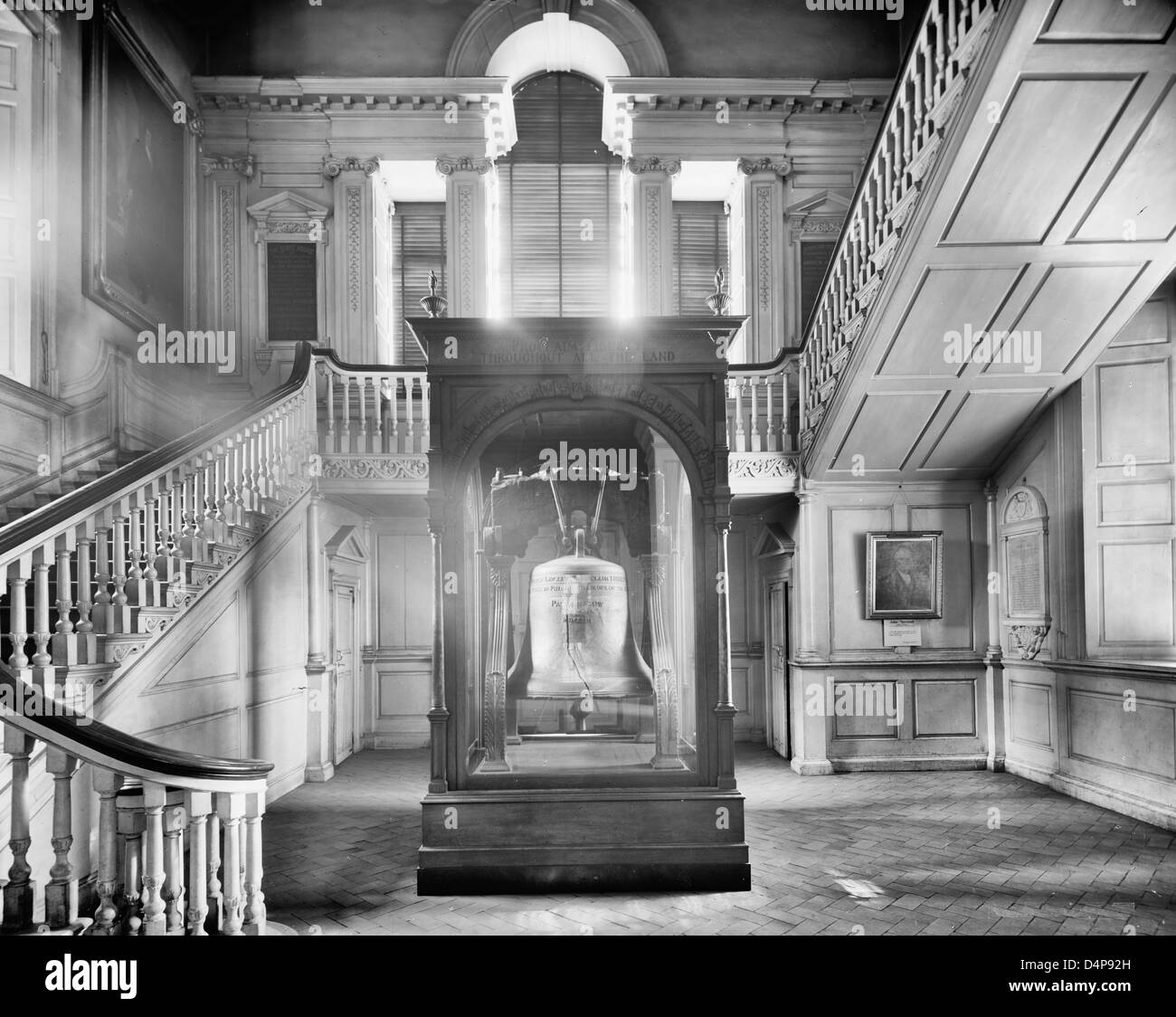 Liberty Bell et l'escalier, l'Independence Hall, Philadelphie, Pennsylvanie, vers 1905 Banque D'Images