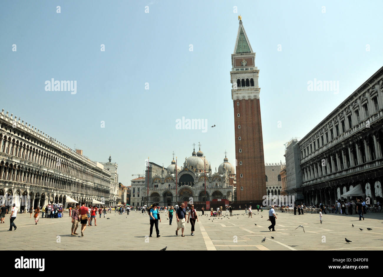 La photo montre le campanile de Saint-Marc et basilique ?s à Venise, Italie, 18 mai 2009. Photo : Uwe Zucchi Banque D'Images