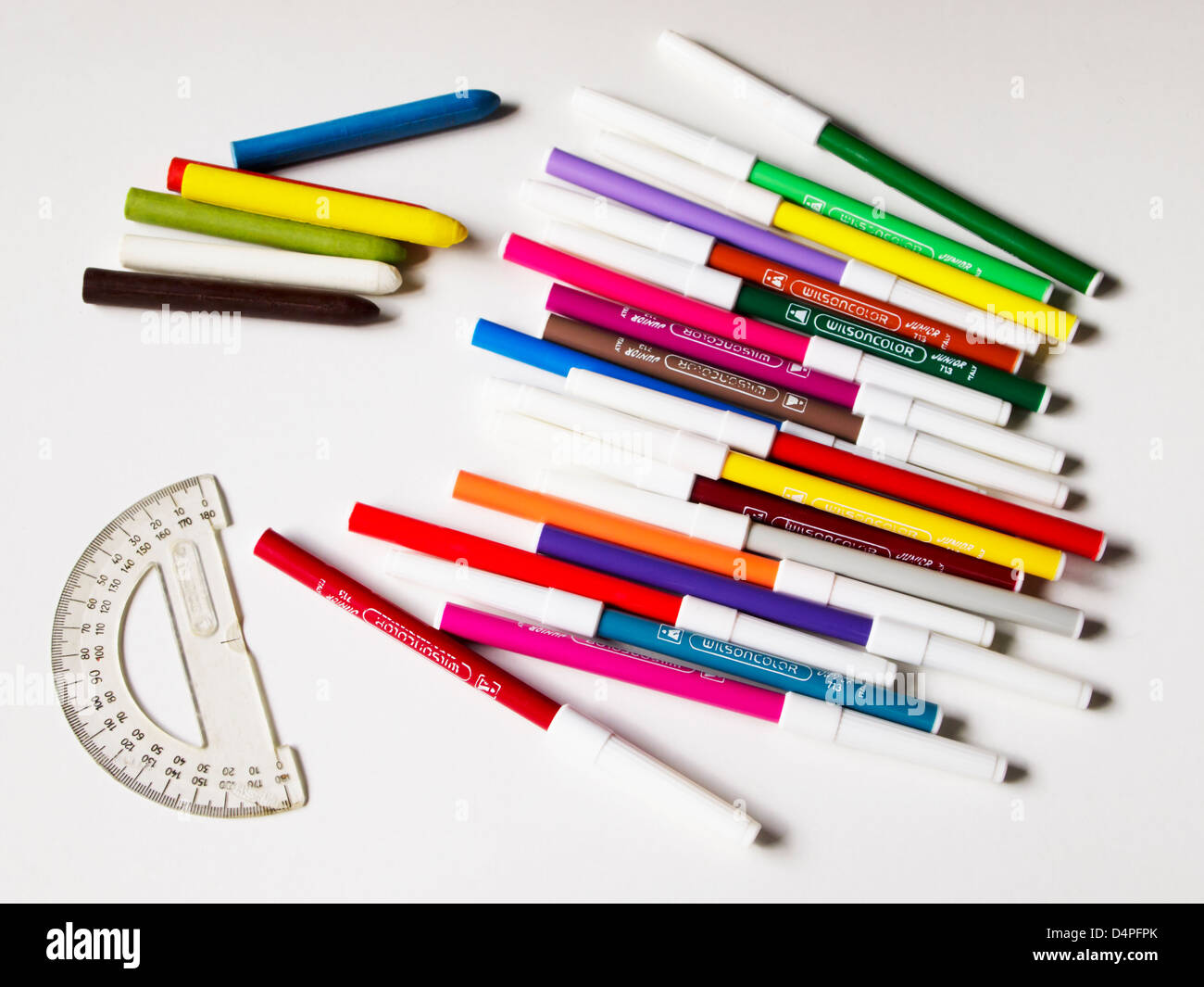 Stylos et crayons de couleur Banque D'Images
