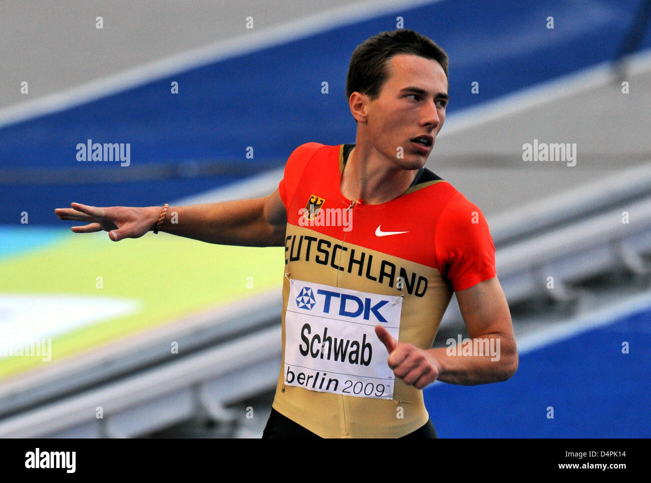 L ?Allemagne Stefan Schwab participe à un 100m aux 12e Championnats du monde IAAF d'athlétisme de Berlin, Allemagne, 15 août 2009. Photo : Bernd Thissen Banque D'Images