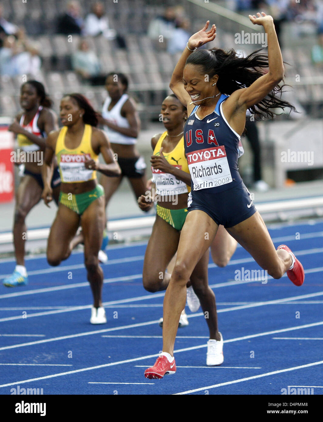 US Sanya Richards (R) remporte le 400m femmes lors de la 12e finale es Championnats du monde d'athlétisme, Berlin, Allemagne, 18 août 2009. Photo : Kay Nietfeld Banque D'Images