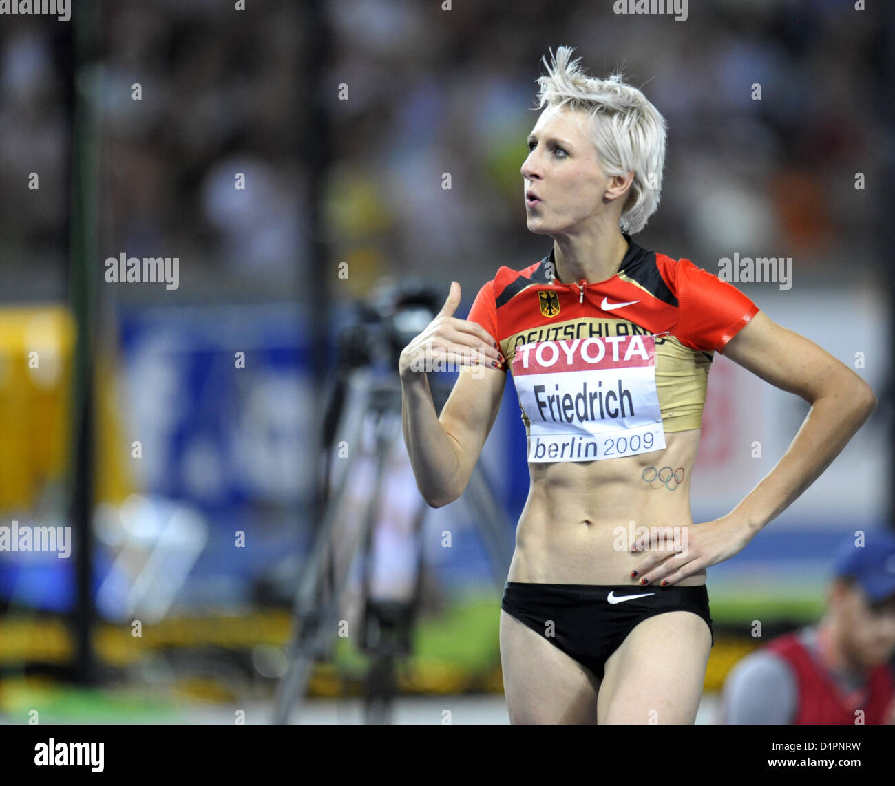 Athlète allemande Ariane Friedrich, représenté à la finale du saut en hauteur à la 12ème es Championnats du monde d'athlétisme, Berlin, Allemagne, 20 août 2009. Photo : Hannibal Banque D'Images