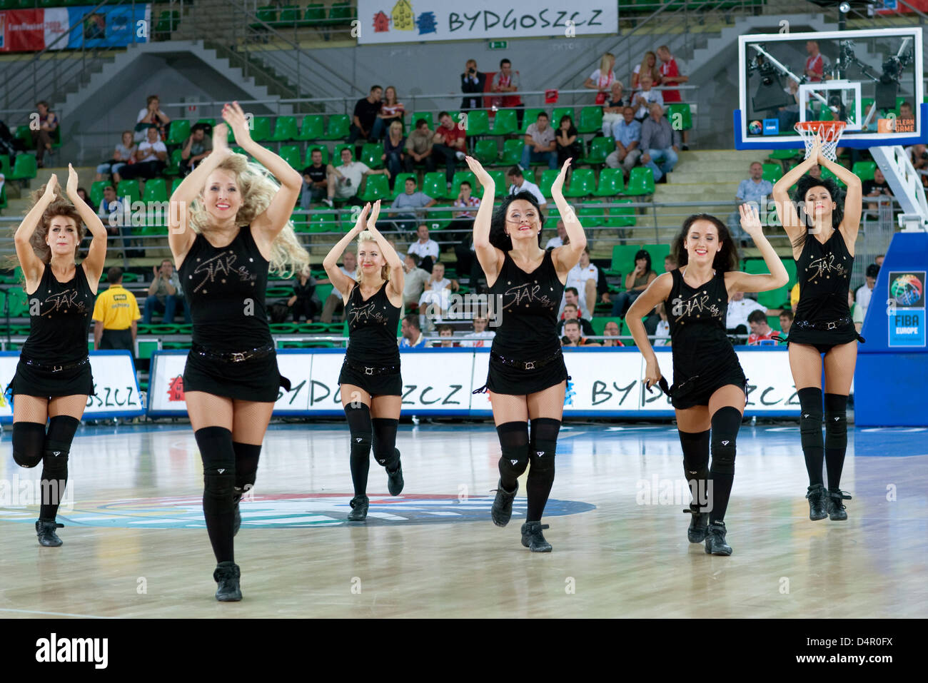 Cheerleaders durant la ronde de qualification Championnats d'Europe de basket-ball match Croatie/France à Bydgoszcz, Pologne, 13 septembre 2009. La France a gagné le match 87-79. Photo : FRISO GENTSCH Banque D'Images