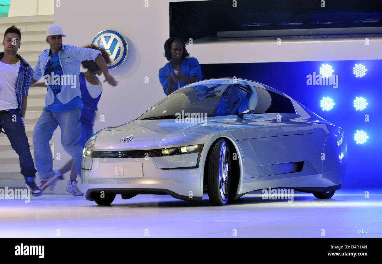 VW présente ses L1 sur la journée de la presse du salon de Francfort (IAA) à Francfort-sur-Main, Allemagne, 15 septembre 2009. La 63ème IAA s'ouvre pour les clients réguliers du 17 au 27 septembre 2009. Photo : UWE ZUCCHI Banque D'Images