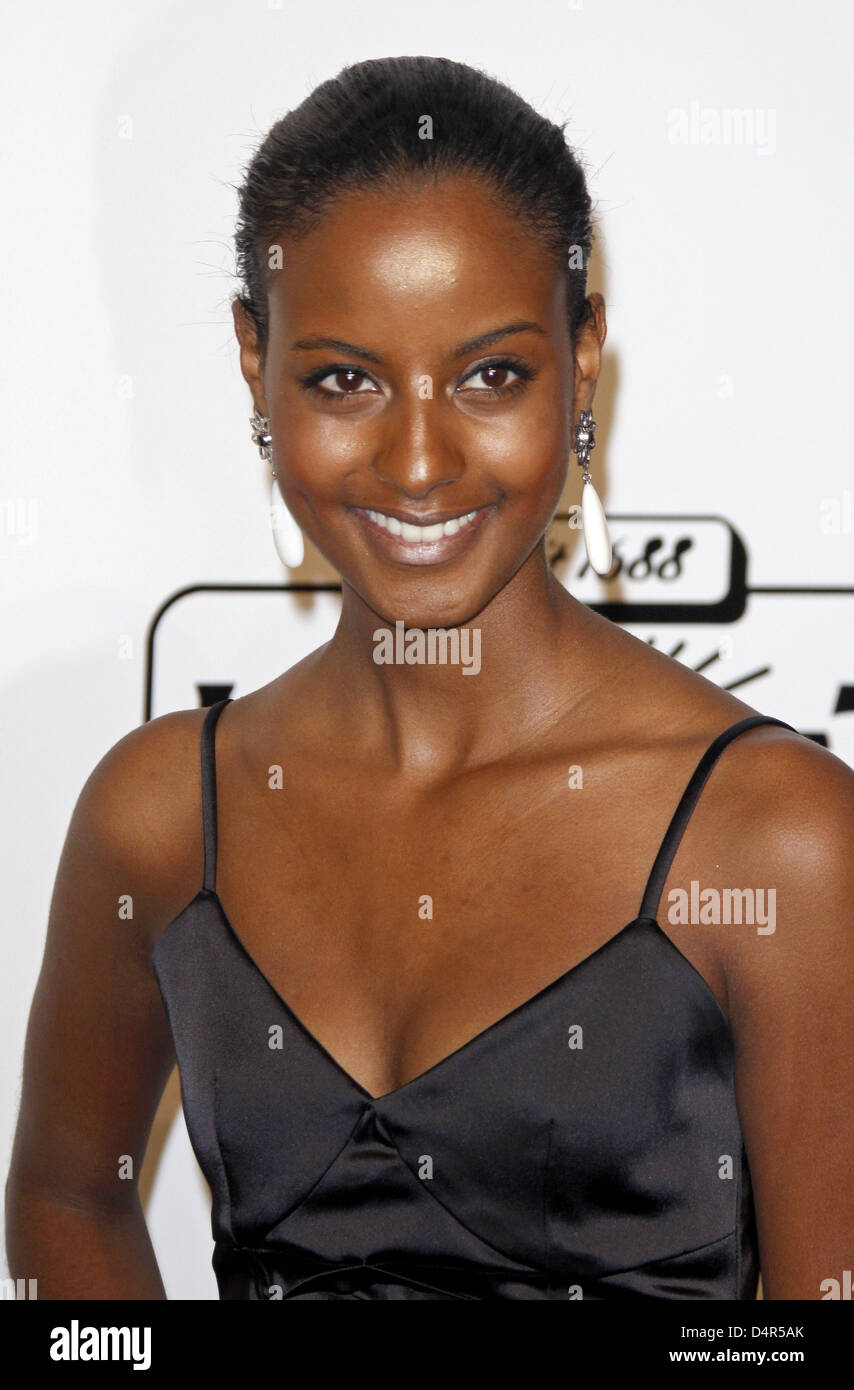 Modèle allemand Sara Nuru arrive pour l'amfAR's événement inaugural au Milan Fashion Week de Milan, Italie, 28 septembre 2009. Photo : Hubert Boesl Banque D'Images