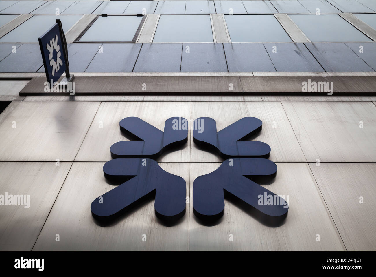 Une vue générale de la Royal Bank of Scotland (RBS) logo à la London City Office sur Threadneedle Street à Londres Banque D'Images