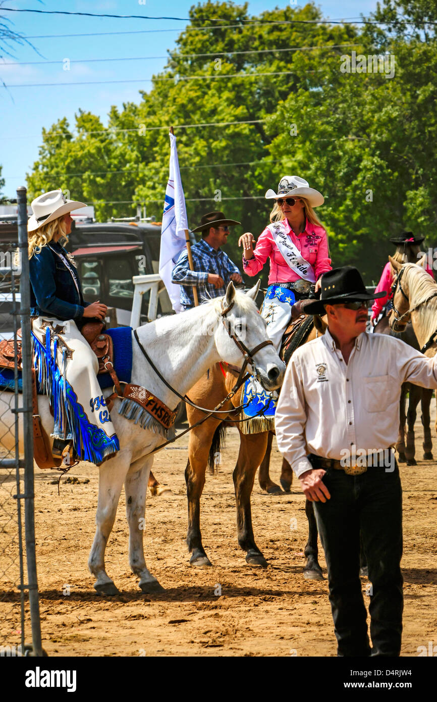 Cowgirls au 85e de l'État de Floride Championship Rodeo en Arcadia Banque D'Images