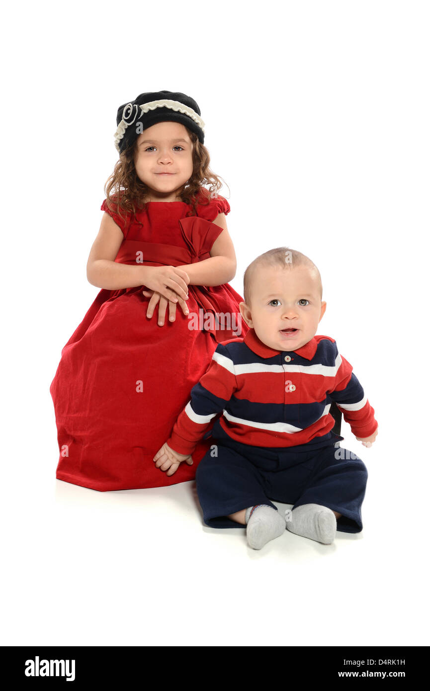 Portrait of young girl and boy isolé sur fond blanc Banque D'Images