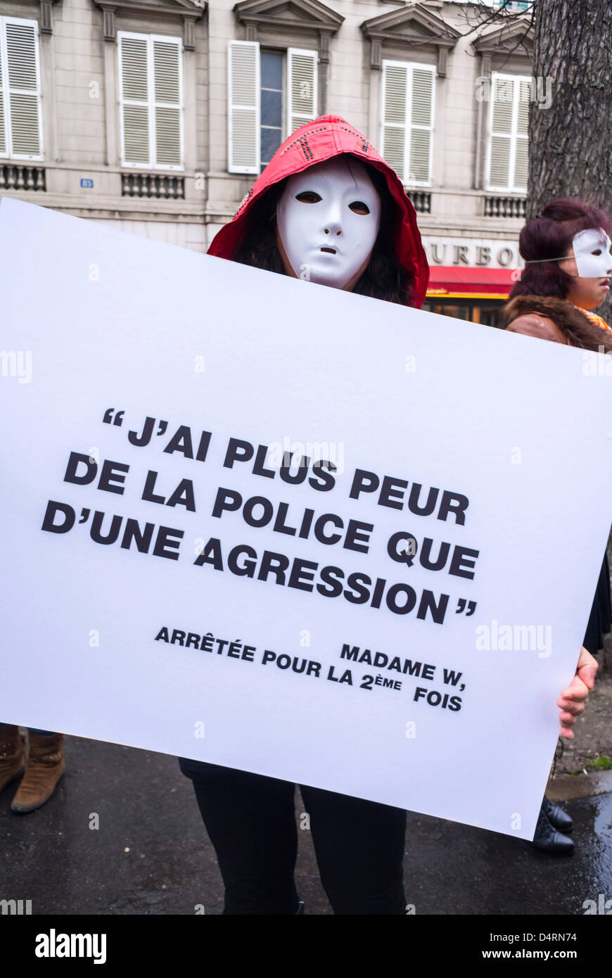 Paris, France.'Médicale du monde', (médecins français) LDH 'Human Rights League', ONG, Chinese prostitution Protestingo l'actuelle loi passive de sollicitation à Paris. Démonstratrice féminine, sans papas Banque D'Images