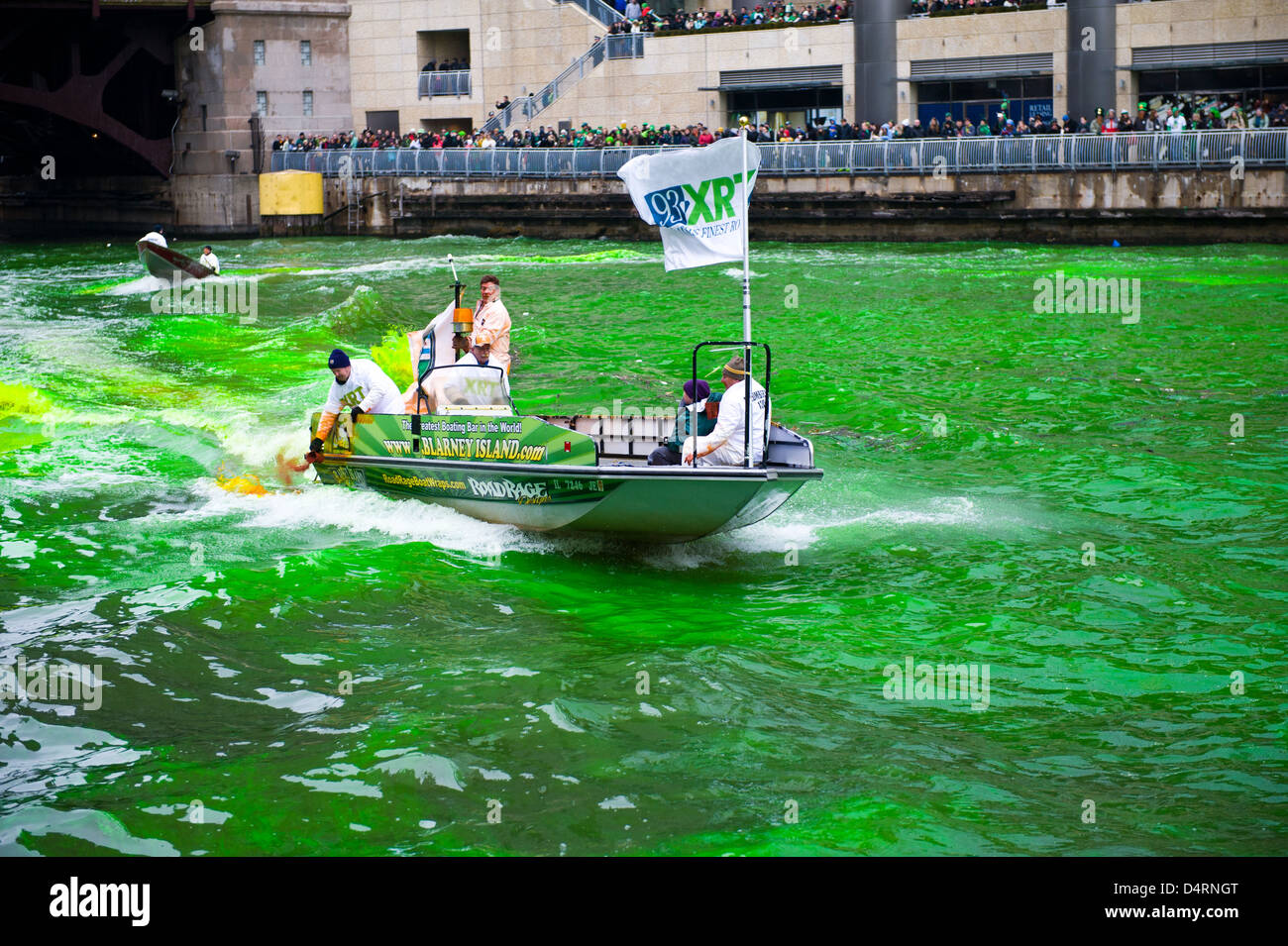 La rivière Chicago est teinte en vert pour la Saint Patrick à Chicago, États-Unis d'Amérique, le samedi 16 mars 2013. Banque D'Images