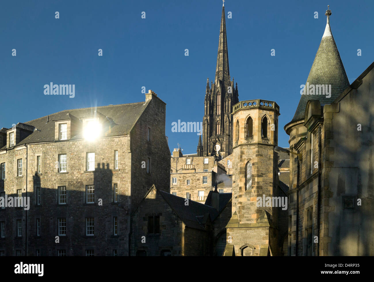 L'architecture de la vieille ville de moody light avec la cathédrale St Giles grassmarket Banque D'Images