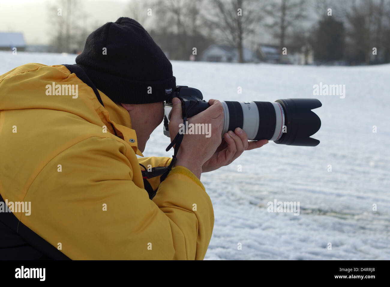 L'utilisation de Canon 70200 photographe est 2,8 mark 2 prendre des photos dans la neige Banque D'Images