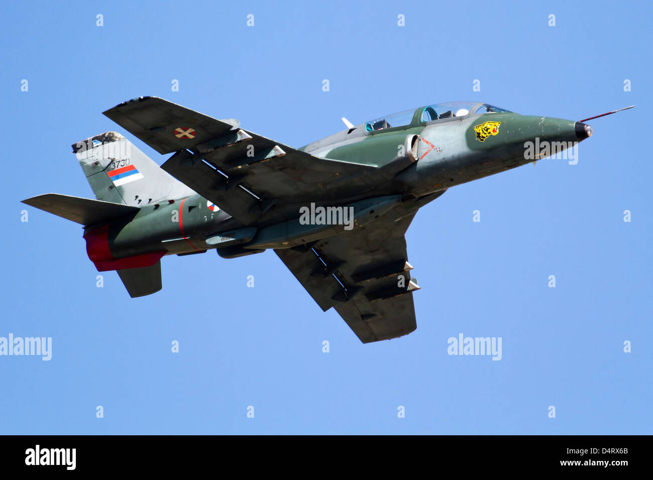 Une armée de l'air serbe Soko G-4 Super Galeb décolle Batajnica Air Base, la Serbie. Banque D'Images