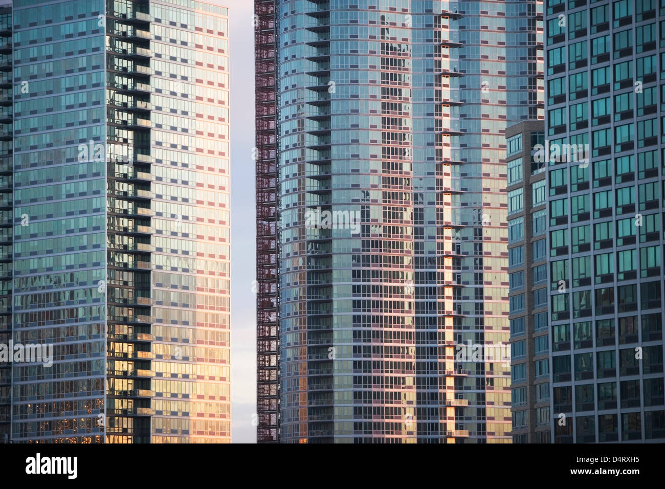 Les fenêtres des gratte-ciel urbain Banque D'Images
