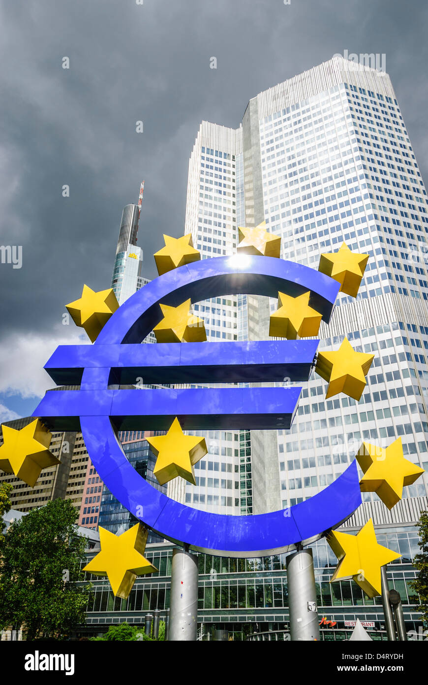 Symbole de l'euro en face de la Banque centrale européenne, Francfort, Allemagne, Europe Banque D'Images