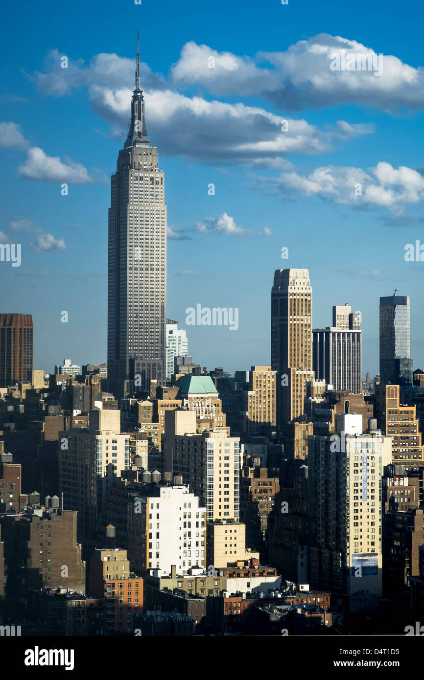 La ville de New York, Manhattan, vue aérienne, paysage, paysage urbain, ligne d'horizon avec l'Empire State Building. Banque D'Images