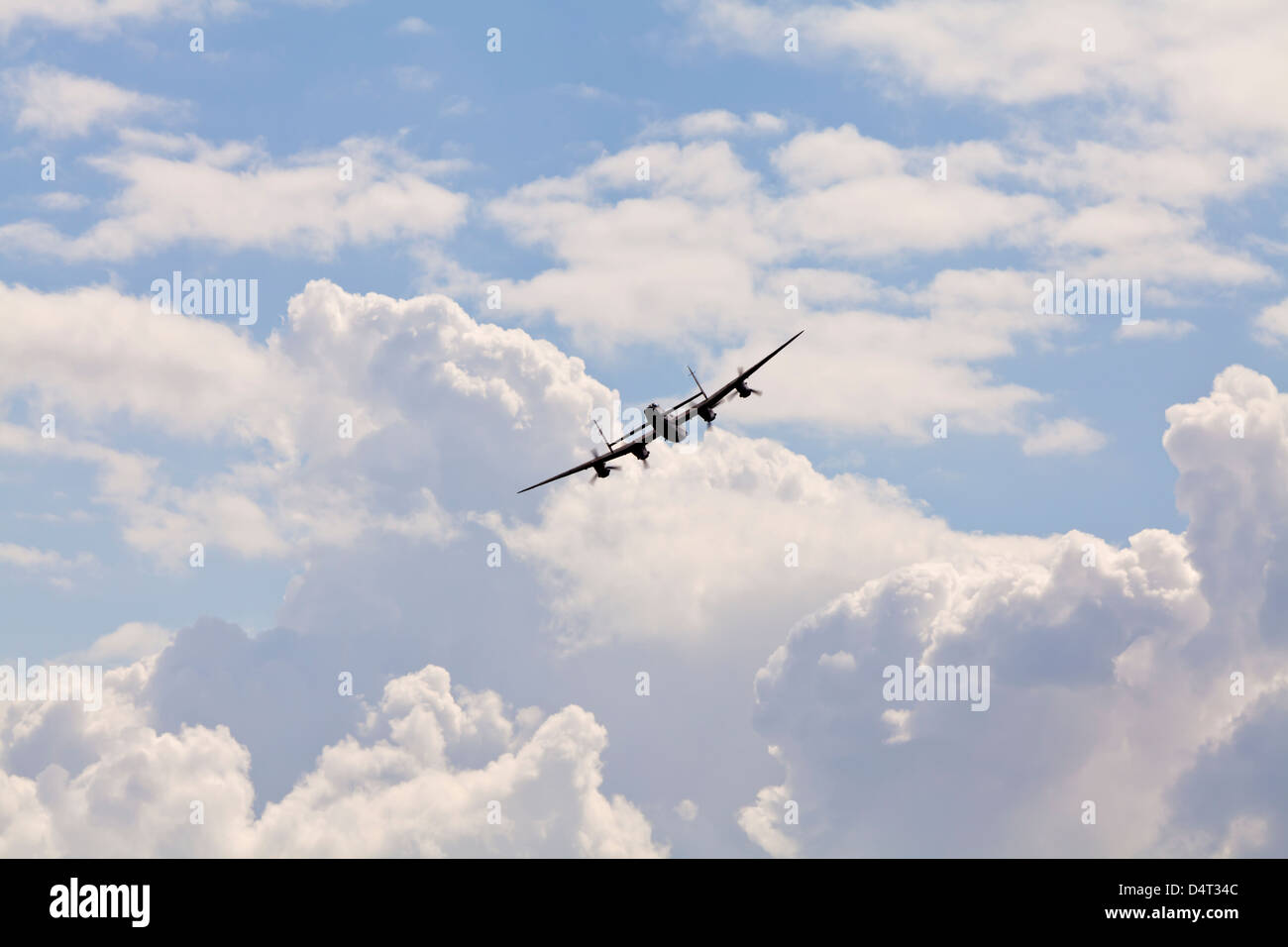 Avro Lancaster avec ciel dramatique Banque D'Images