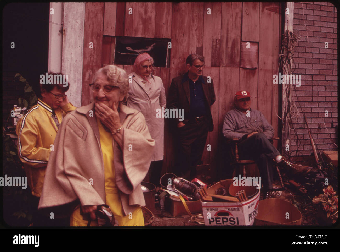 En juin 1973, la vente aux enchères "Pause for Reflection" à Milan est documentée, offrant un aperçu de l'activité culturelle et économique dans les années 1970 Banque D'Images