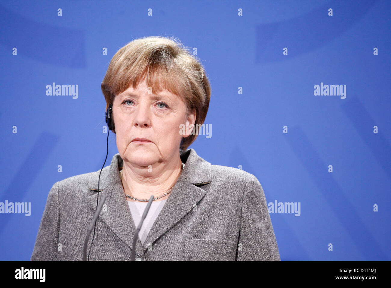 Angela Merkel (CDU), Chancelier allemand, représenté à Berlin.Berlin, 18. Maerz 2013. Pressekonferenz mit Bundesfinanzminister Wolfgang Schäuble und Bundesbankpräsident Jens Weidmann anlässlich der Auftaktsitzung des neu geschaffenen Ausschusses für Finanzstabilität. Der Ausschuss soll Die deutschen Banken und das Finanzsystem überwachen. / Berlin, 18 mars 2013. Conférence de presse avec le Ministre allemand des Finances, Wolfgang Schaeuble et le président de la Bundesbank Jens Weidmann a l'occasion de la session d'ouverture du nouveau Comité de stabilité financière. Le Comité surveillera l'interdiction allemande Banque D'Images