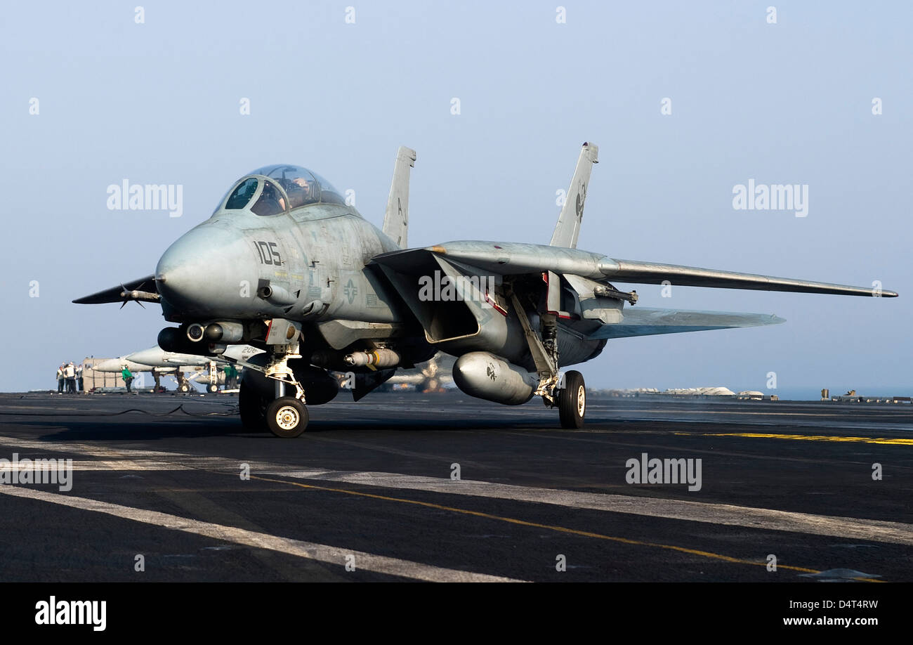 Un F-14D Tomcat sur le pont du USS Theodore Roosevelt. Banque D'Images