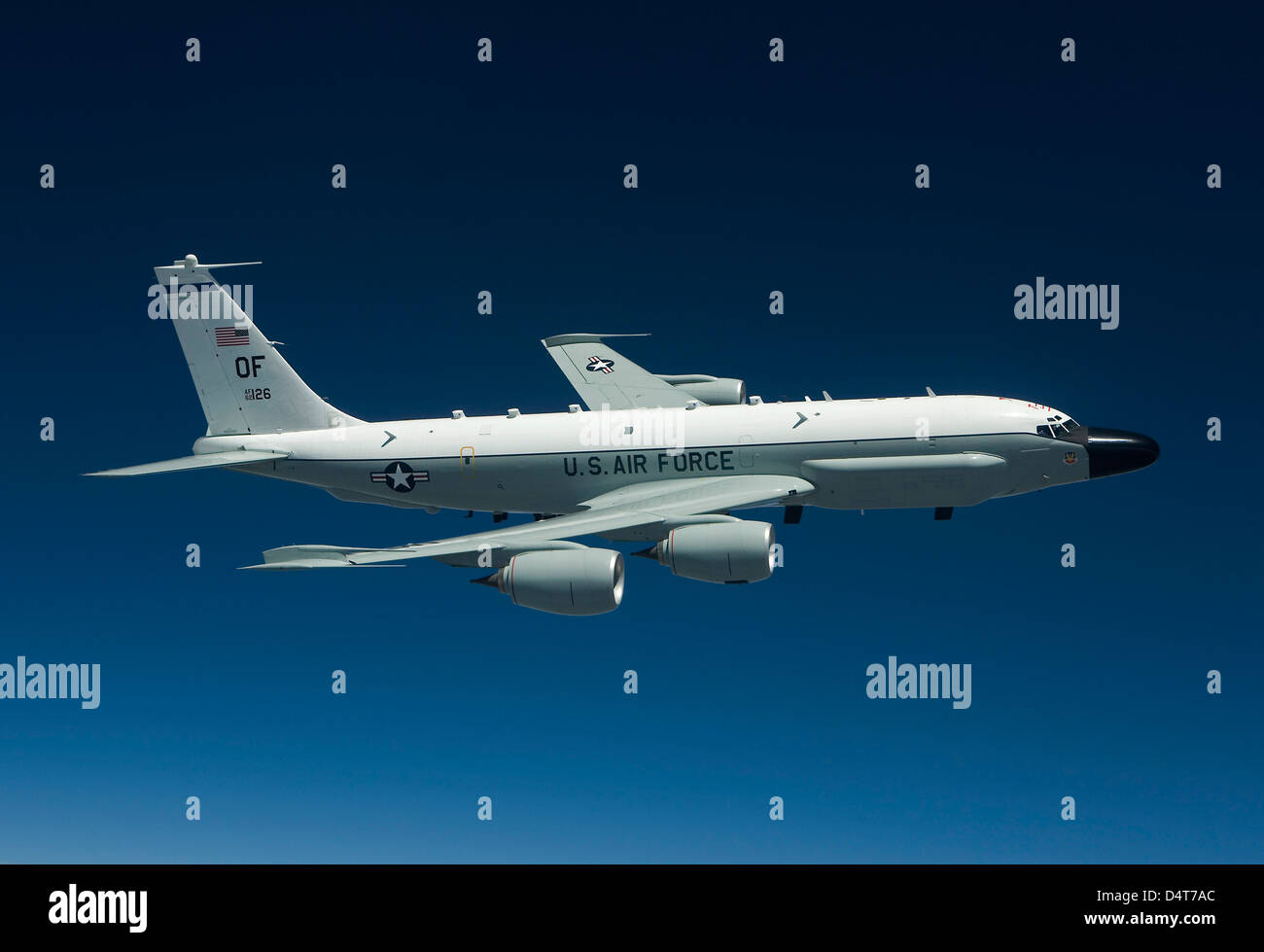 Une RC-135W Joint aircraft Rivet une envolée au-dessus du Midwest en mission d'entraînement hors de Offutt Air Force Base, Nebraska. Banque D'Images