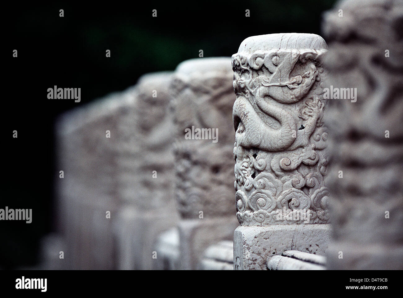 Balustrade de pierre au treize tombeaux de la dynastie Ming. Banque D'Images